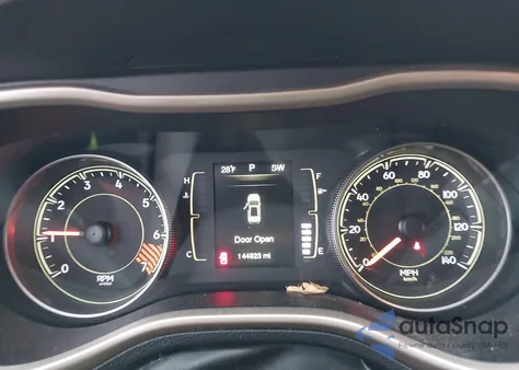 2014 Jeep Cherokee Latitude z USA, uszkodzony, nr VIN 1C4PJMCB6EW246152